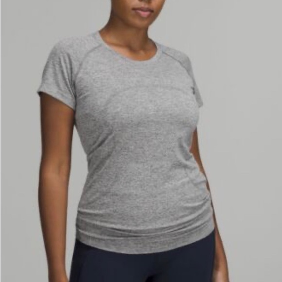 GREY LULU LEMON SWIFTLY SHORT SLEVE SIZE 4 - Picture 2 of 4